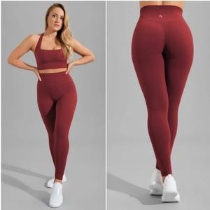 Buffbunny Legacy Leggings in Vineyard Red